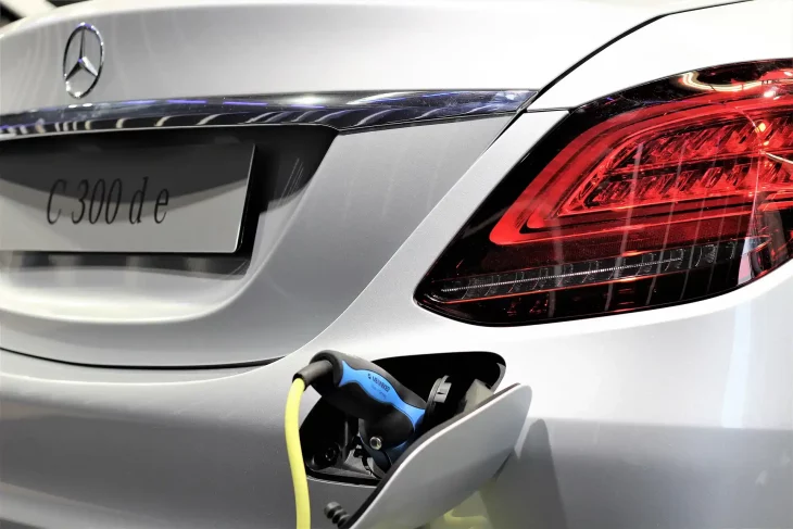 Illustration Contrôle technique voiture hybride ou électrique : tout ce que vous devez savoir